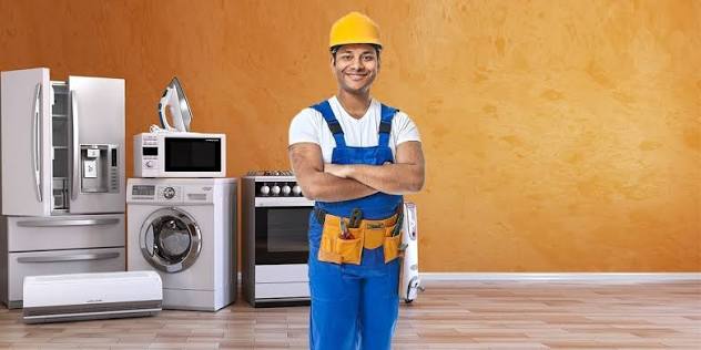 Technician arriving on time for a repair appointment